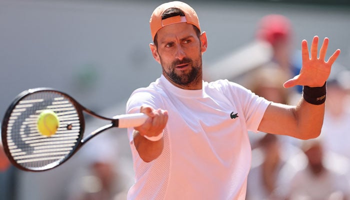 ایک بادشاہ کا نڈھال جسم: پیرس میں Novak Djokovic کی تاریخ رقم کرنے کی جدوجہد