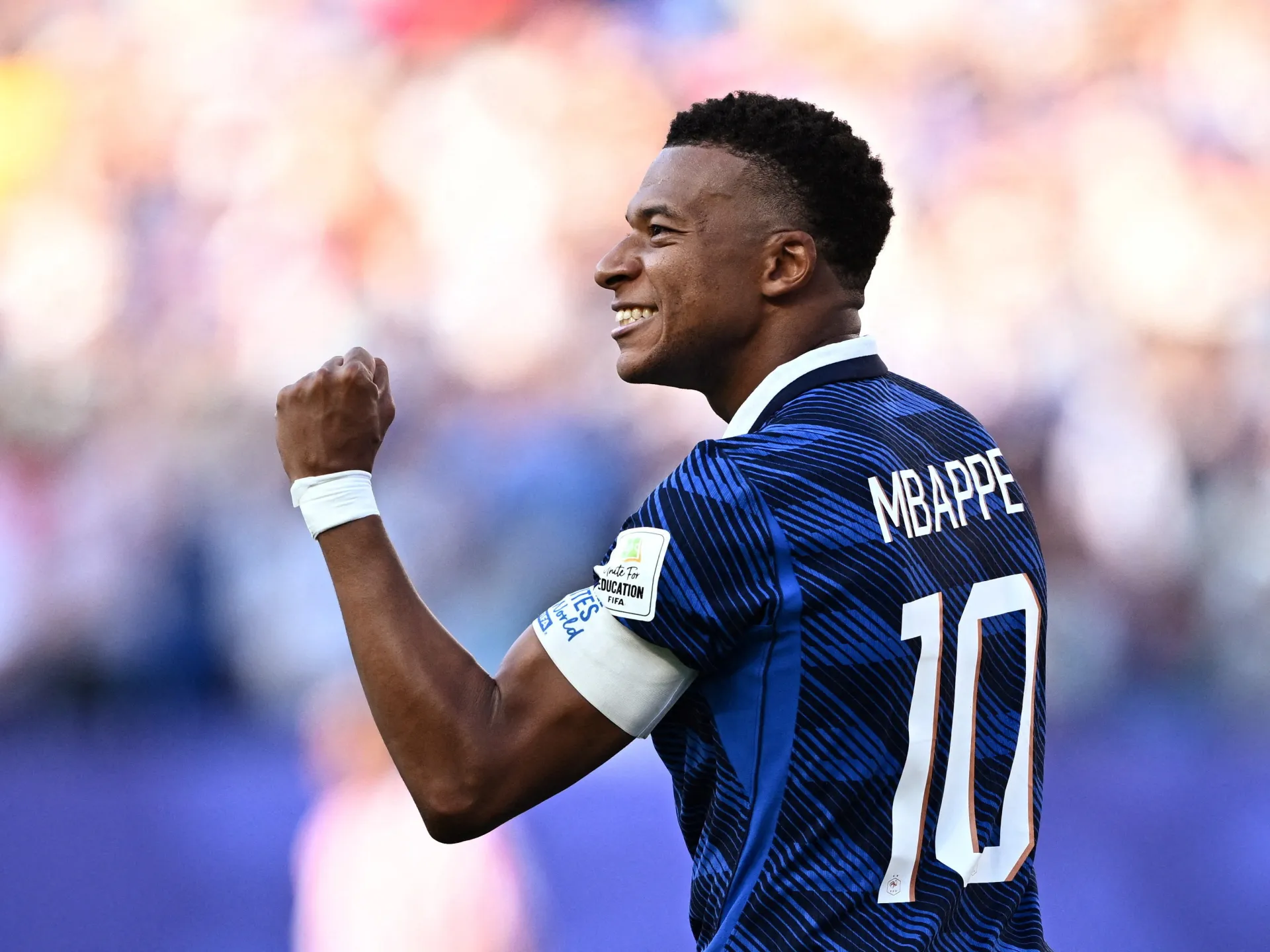 فلادلفیا کی شدید گرمی میں Kylian Mbappe کے پنالٹی گول نے فرانس کو ورلڈ کپ کوارٹر فائنل میں پہنچا دیا