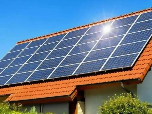 پاکستان کا انرجی کمپنیوں کو IFRS سے استثنیٰ دے کر مالی شفافیت سے بچانے کا فیصلہ