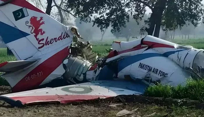 مردان میں PAF کے تربیتی طیارے کے حادثے میں دو پائلٹس کی شہادت، ایوی ایشن سیفٹی کا بحران سنگین ہو گیا