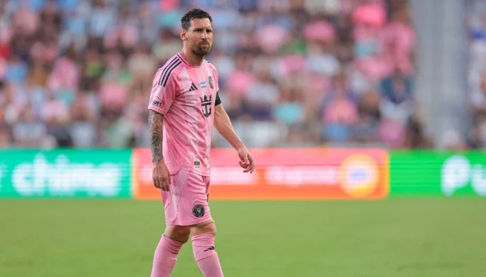 ورلڈ کپ سے پہلے Lionel Messi کی اچانک روانگی نے فینز اور ارجنٹائن کی سانسیں روک دیں