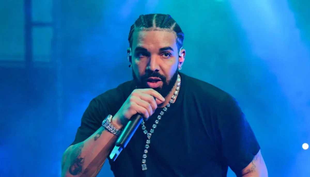 Drake نے Billboard پر ایک ساتھ تین ٹاپ پوزیشنز حاصل کر کے موسیقی کی تاریخ بدل دی