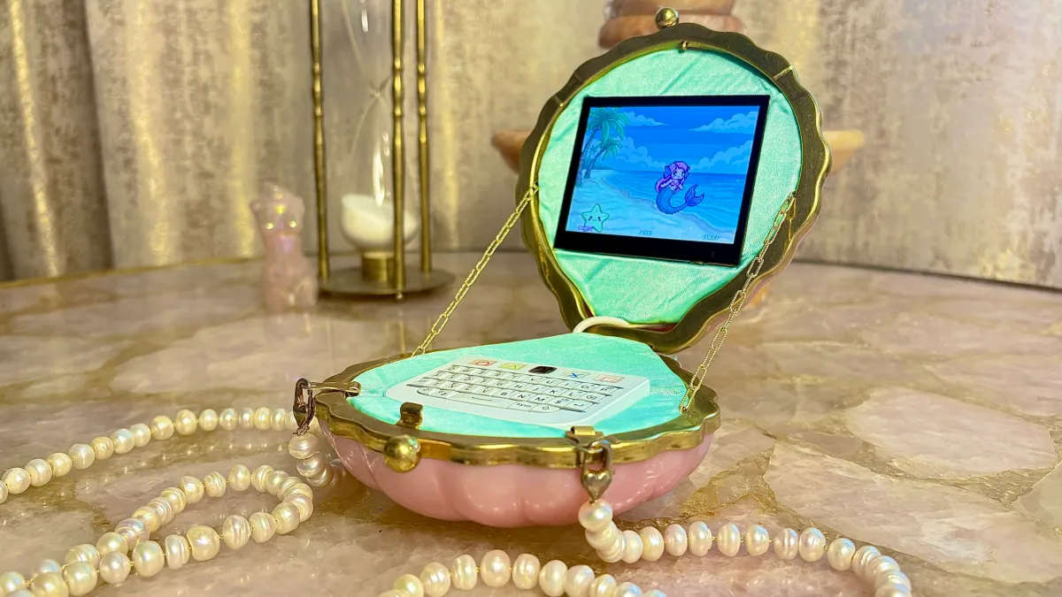 بلیک باکس سے آگے: 'Girly Cyberdecks' کی مقبولیت ٹیکنالوجی پر خود مختاری کیسے بحال کر رہی ہے