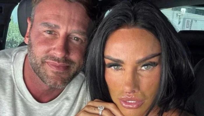Katie Price اپنی نئی ڈاکومینٹری 'Nothing to Hide' میں خاندانی اختلافات اور عوامی تنقید کا سامنا کر رہی ہیں