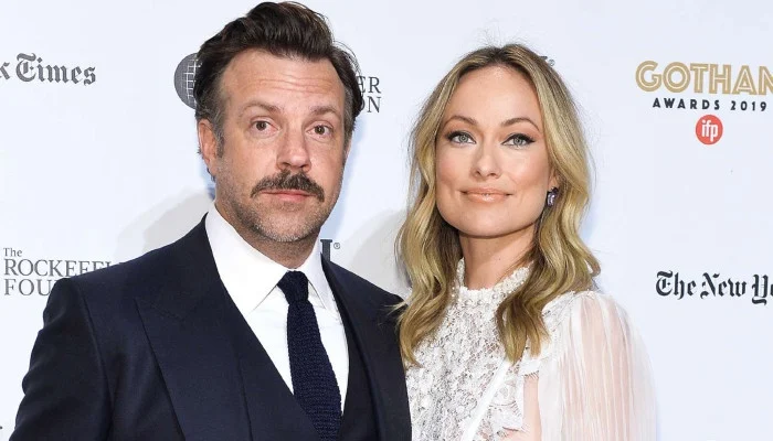 خاموش علیحدگی: اولیویا وائلڈ (Olivia Wilde) کا رشتوں میں بڑھتی دوریوں کے انسانی اثرات پر اظہارِ خیال