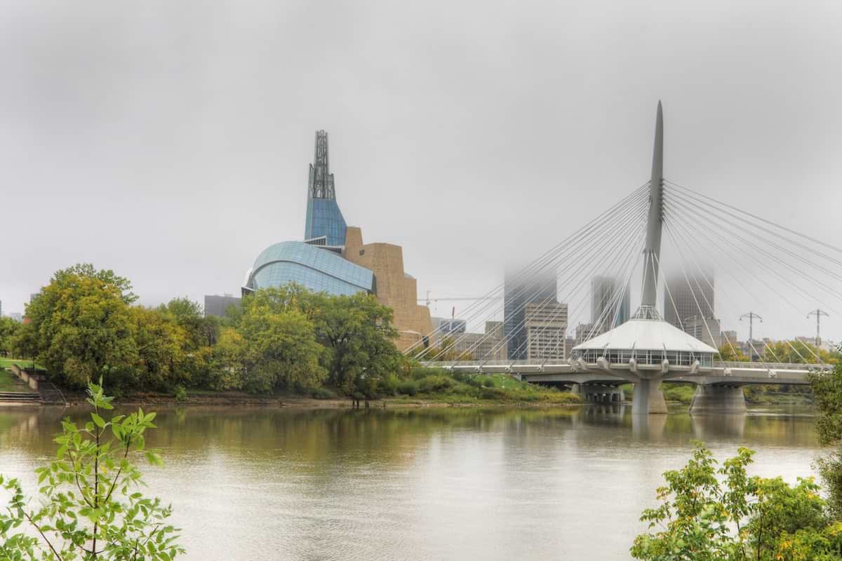 وابستگی کا پل: Manitoba نے 2,700 صوبائی امیدواروں کے لیے توسیع کا اعلان کر دیا