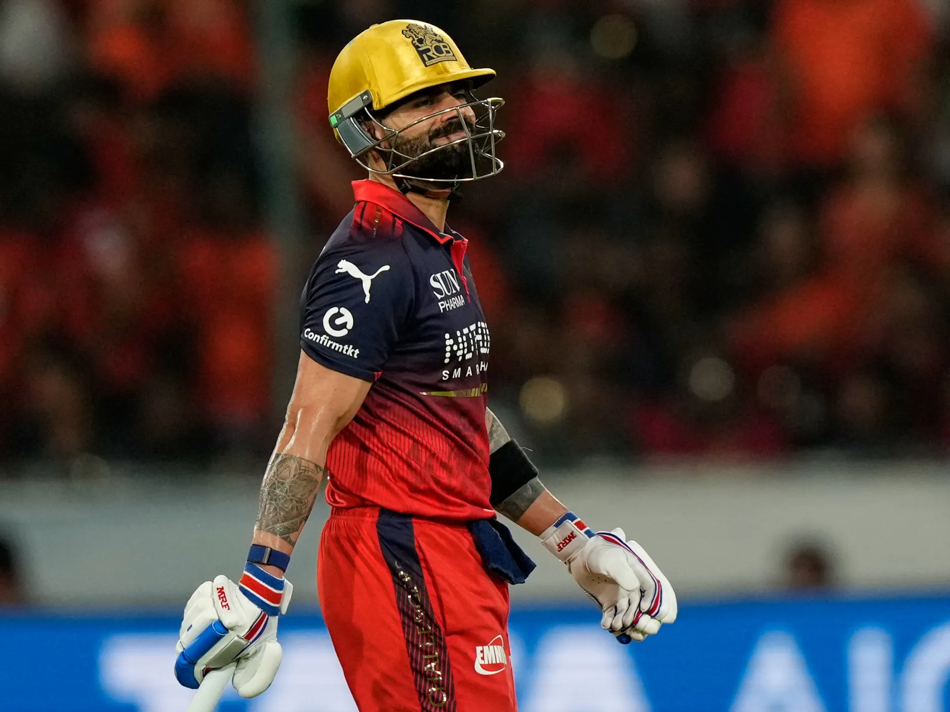 میدان میں کشیدگی: Virat Kohli کا Travis Head سے ہاتھ نہ ملانا IPL پلے آف میں تناؤ کا سبب بن گیا