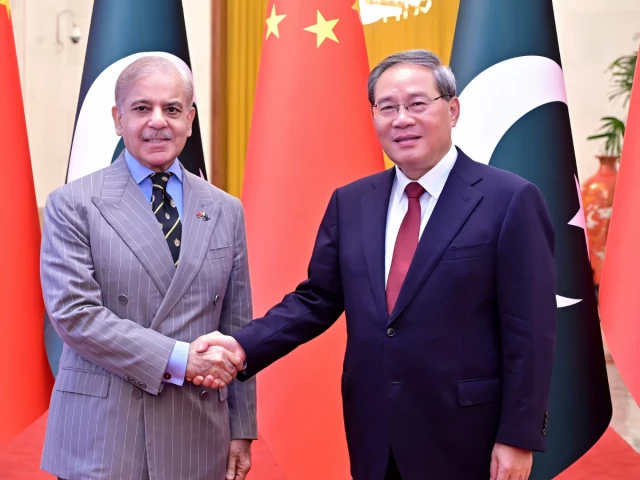 پاکستان اور چین کا بیجنگ میں اہم سمٹ کے دوران مشرق وسطیٰ کے استحکام کے لیے اسٹریٹجک تعاون کا اشارہ