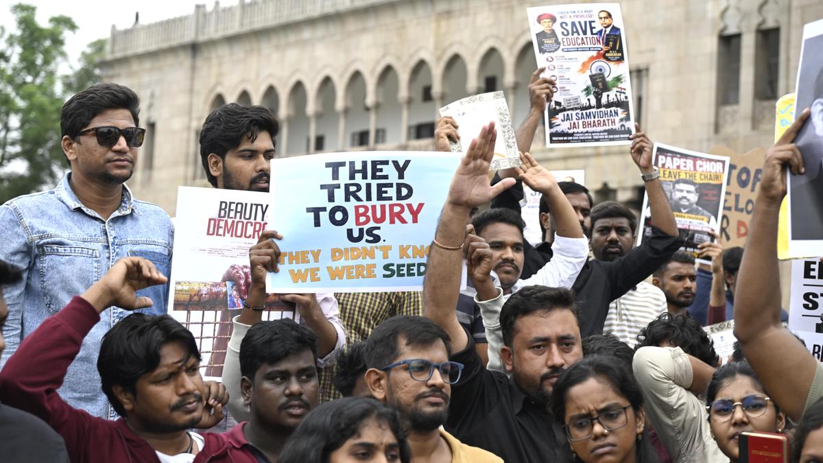 بھارت میں طلبہ کے احتجاج میں شدت: حکومت کی 'کسی بھی وقت، کسی بھی جگہ' مذاکرات کی پیشکش مسترد