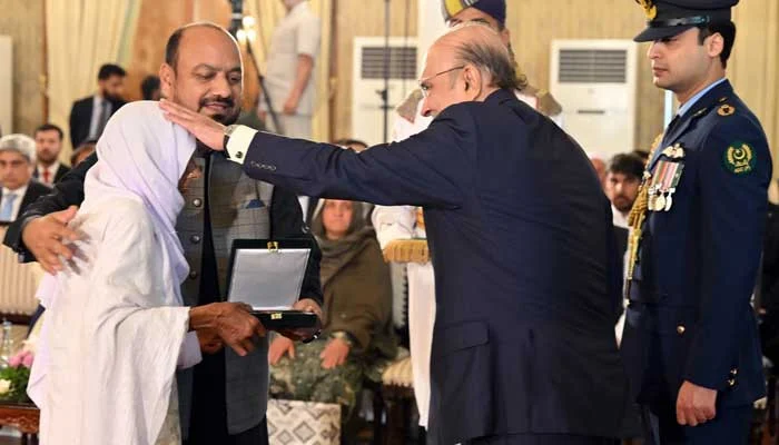 صدر زرداری نے شاہد آفریدی اور دیگر نامور شخصیات کو سول ایوارڈز سے نواز دیا