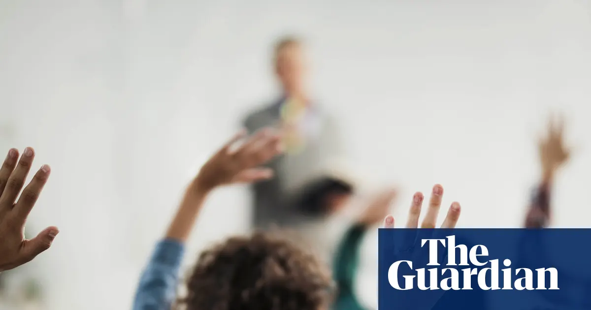 UK میں تعلیمی بحران: تنخواہوں میں اضافے کے فیصلے نے اسکولوں کو بجٹ کی کمی کا شکار کر دیا