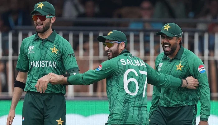 چوٹی کی جانب پیش قدمی: بابر اعظم اور Joe Root کی تازہ ترین ICC رینکنگ میں ترقی
