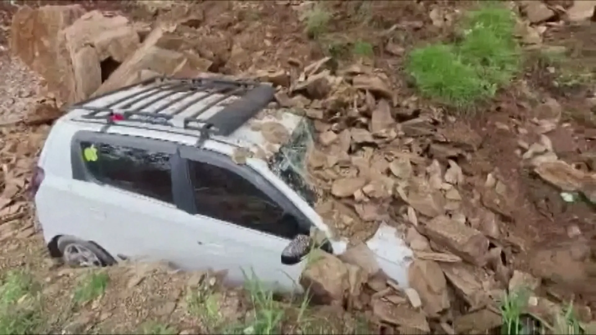 شملہ میں پہاڑی تودہ گرنے کا واقعہ: جبری انخلاء کے دوران کارپوریٹ غفلت کے الزامات