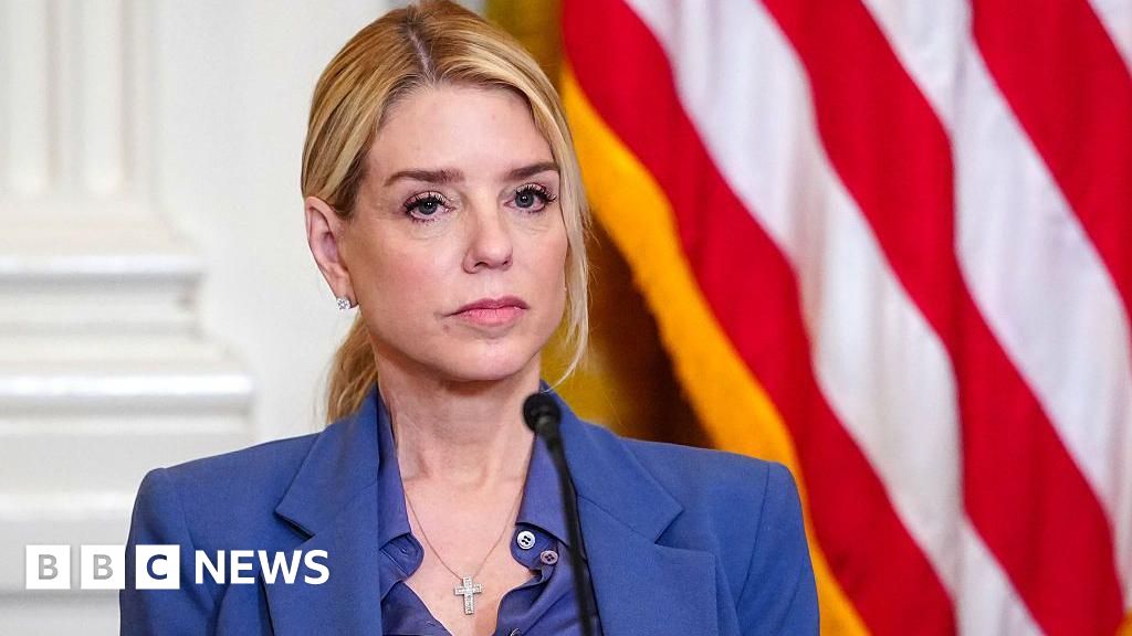 Pam Bondi نے کینسر کی تشخیص کے بعد US Attorney General کی نامزدگی واپس لے لی