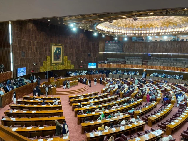 اپوزیشن کے واک آؤٹ کے درمیان پاکستان کی قومی اسمبلی نے مالی سال 27-2026 کا بجٹ منظور کر لیا