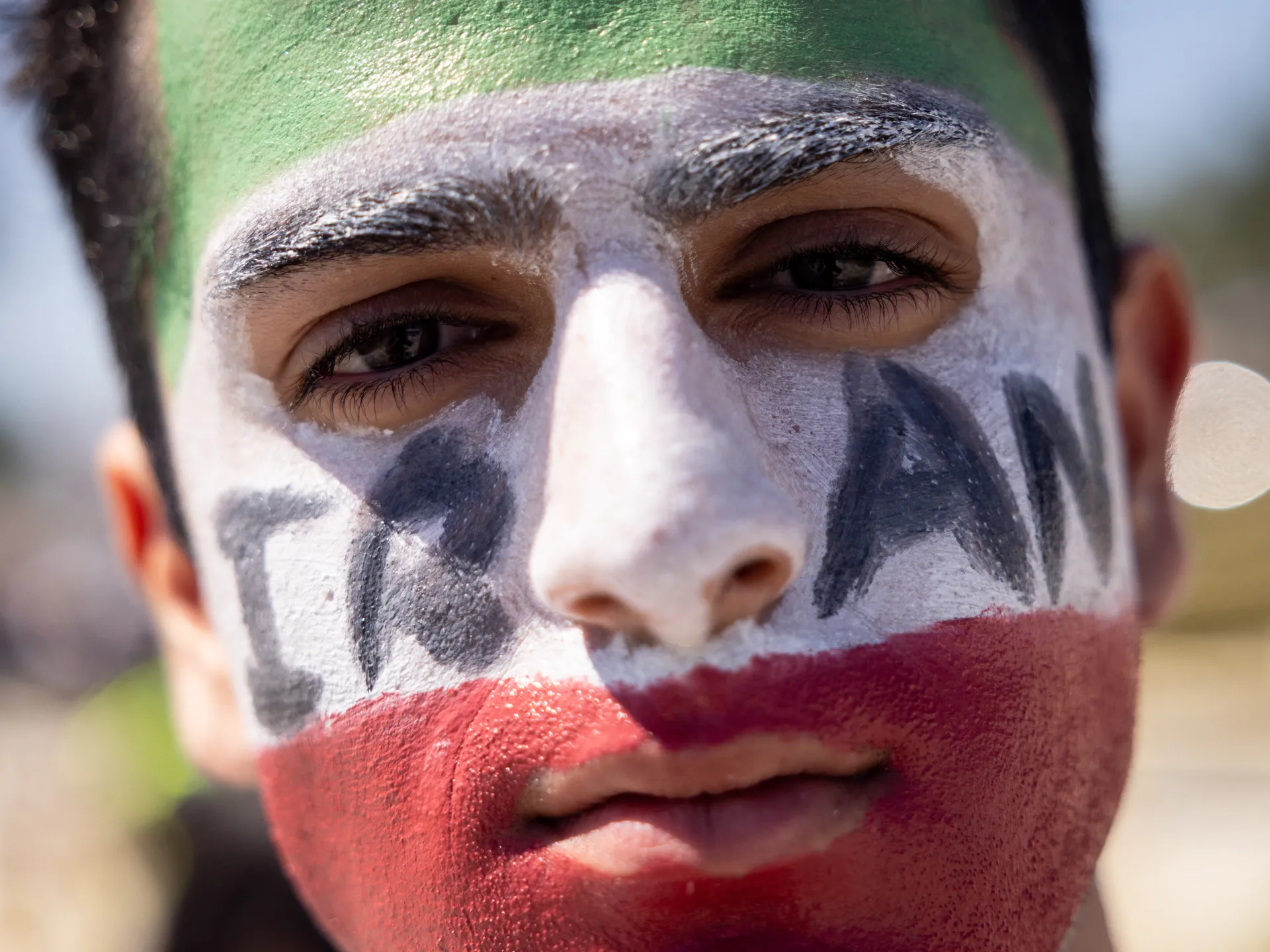 میدانِ کھیل میں سفارتی برف پگھل گئی: تاریخی امن معاہدے کے دوران ایران کی ٹیم امریکہ پہنچ گئی