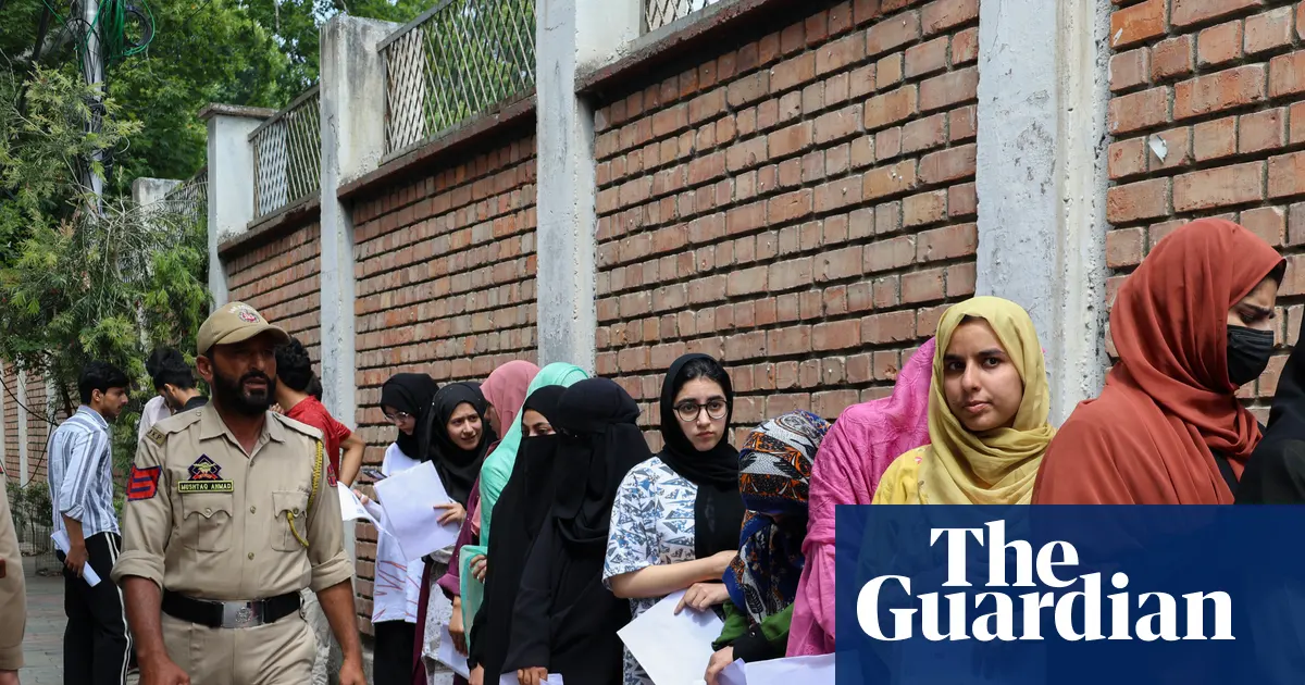 اعتماد کا بحران: بھارت میں بیس لاکھ سے زائد طلبہ میڈیکل کا مشکل ترین داخلہ ٹیسٹ دوبارہ دے رہے ہیں