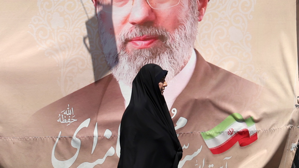 خامنہ ای کی جانب سے مسعود پزشکیان کو چیلنج، ایران اور امریکہ کے درمیان امن معاہدہ اندرونی خلفشار کا شکار