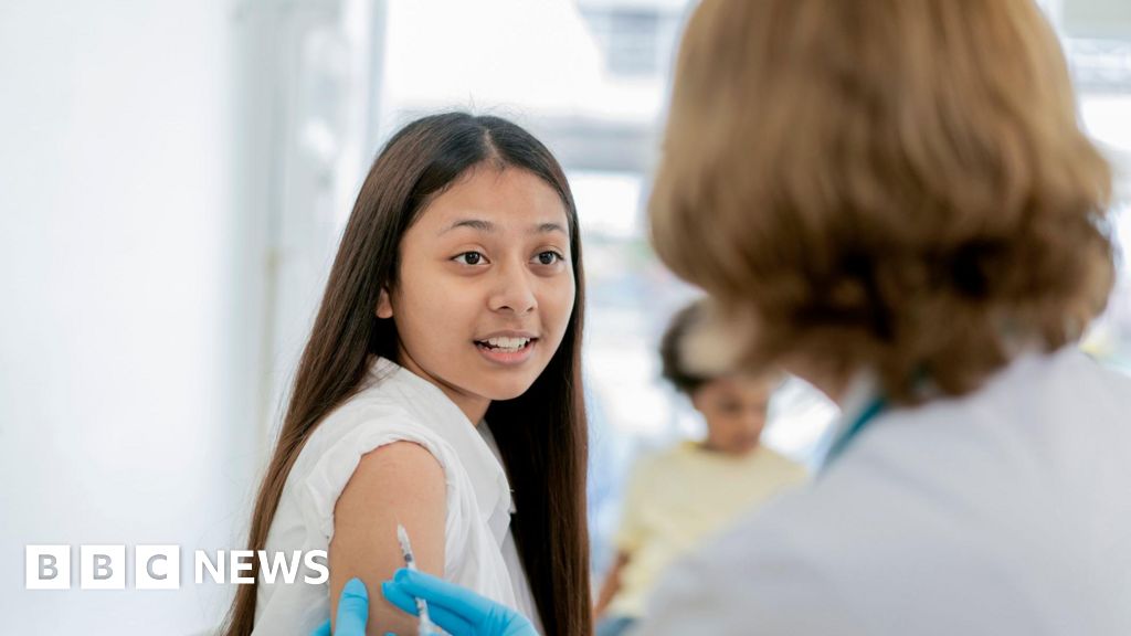 UK میں طلباء کی ہلاکتوں کے بعد Meningitis B کی بڑے پیمانے پر ویکسینیشن مہم کا آغاز