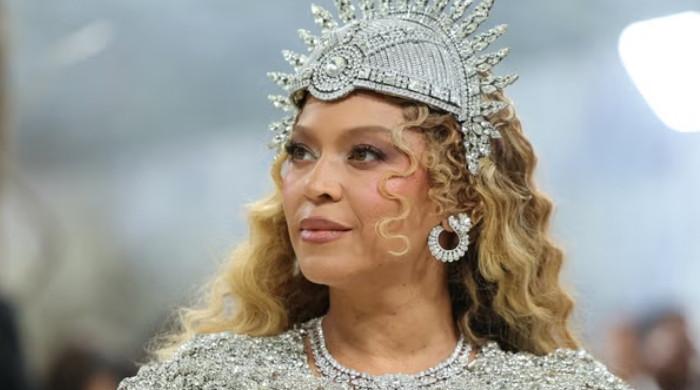 Beyoncé نے اچانک چھٹی کے دن نیا گانا 'Morning Dew' ریلیز کر کے مداحوں کو حیران کر دیا