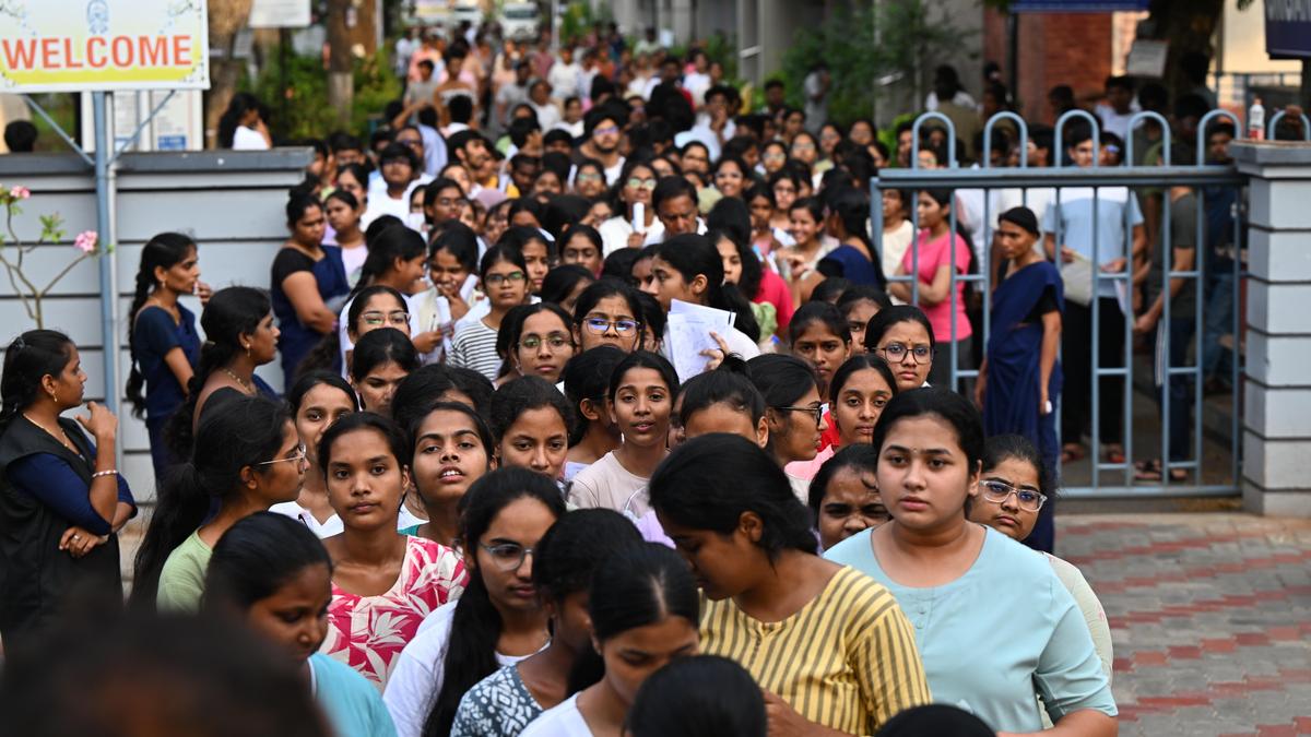 ریاست بمقابلہ انکرپشن: NEET ری ایگزام کے بحران کے دوران بھارت نے Telegram کو 'نیا ڈارک ویب' قرار دے دیا