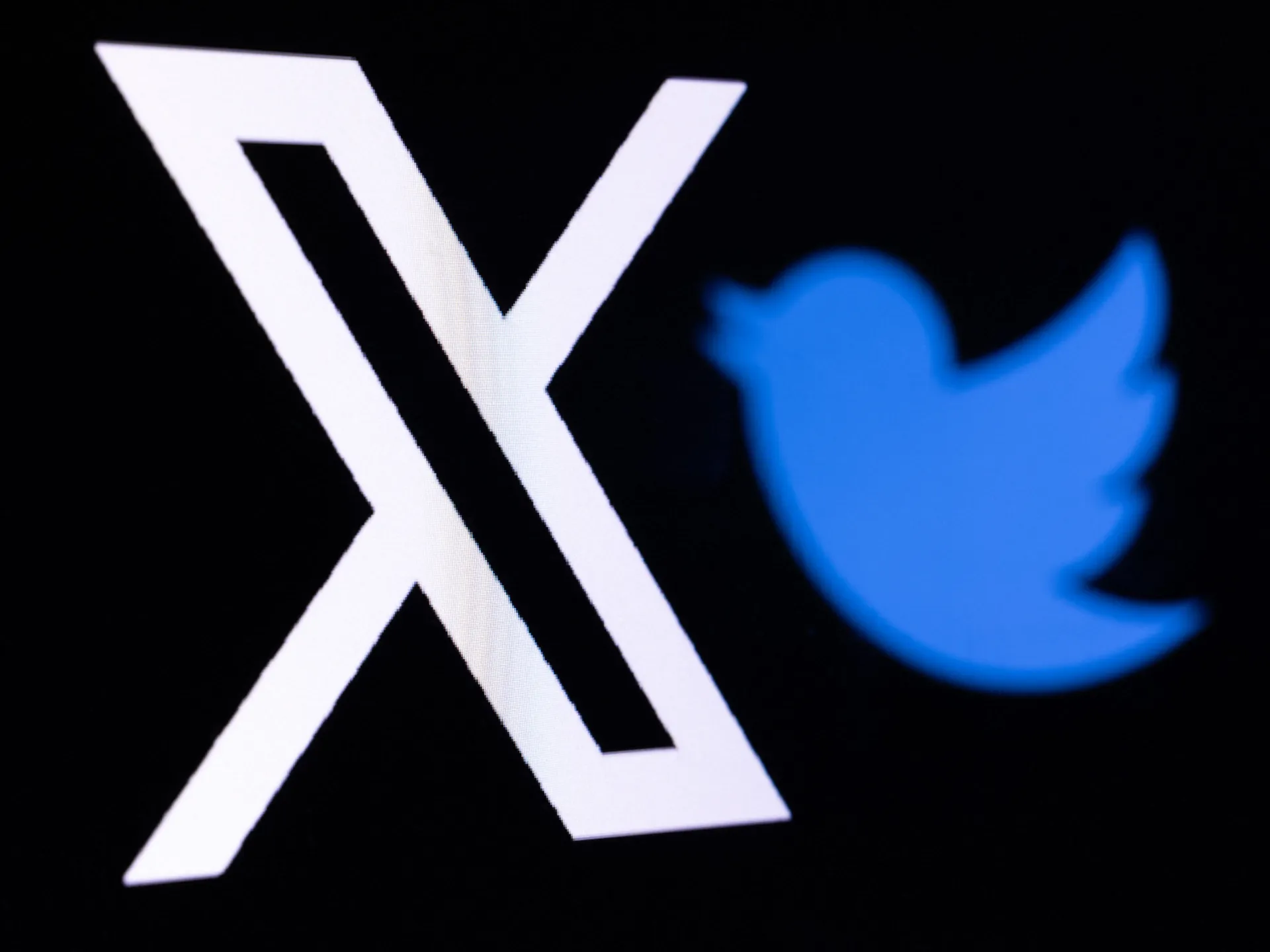 دو دہائیوں کی ہلچل: Twitter کا عالمی چوپال سے تبدیل شدہ X تک کا سفر
