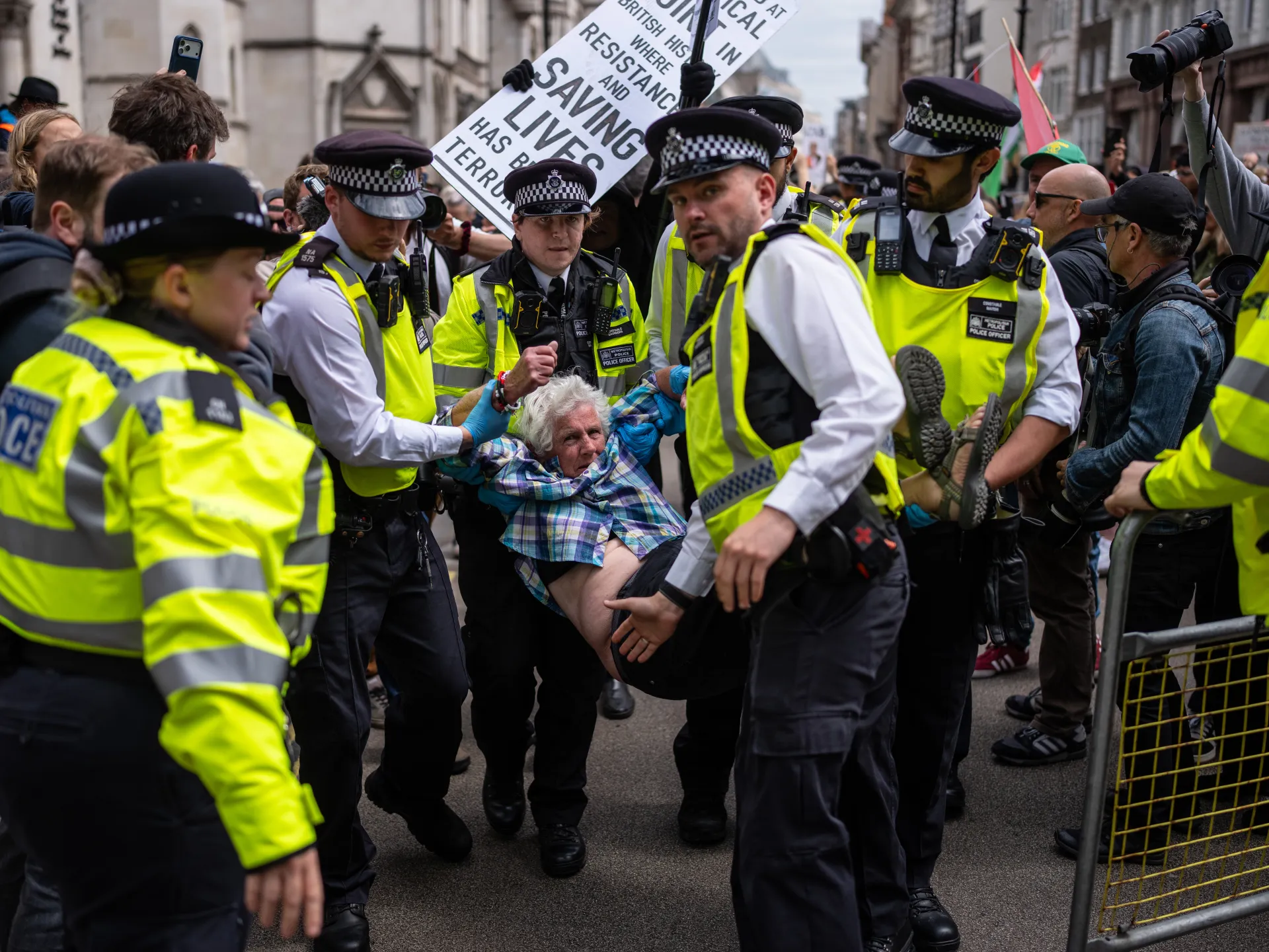 یوکے کورٹ نے ایک تاریخی فیصلے میں Palestine Action کو دہشت گرد تنظیم قرار دینے کی تصدیق کر دی