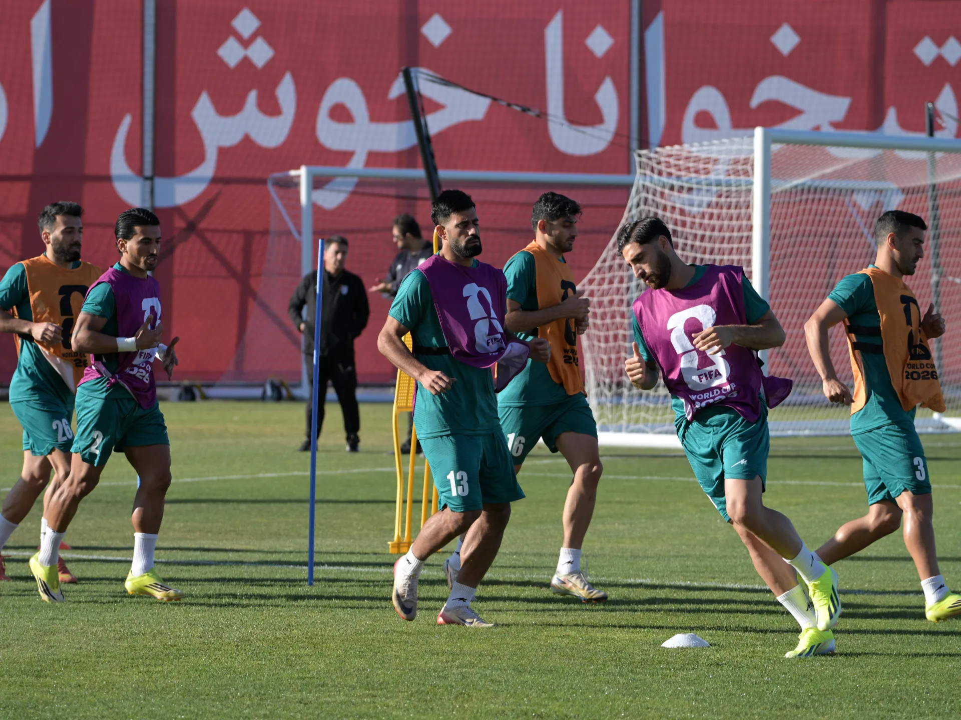 کھیل کے میدان میں جیو پولیٹکس کا ٹکراؤ: ایران امریکہ کی سفری پابندیوں کے خلاف FIFA میں شکایت درج کرائے گا