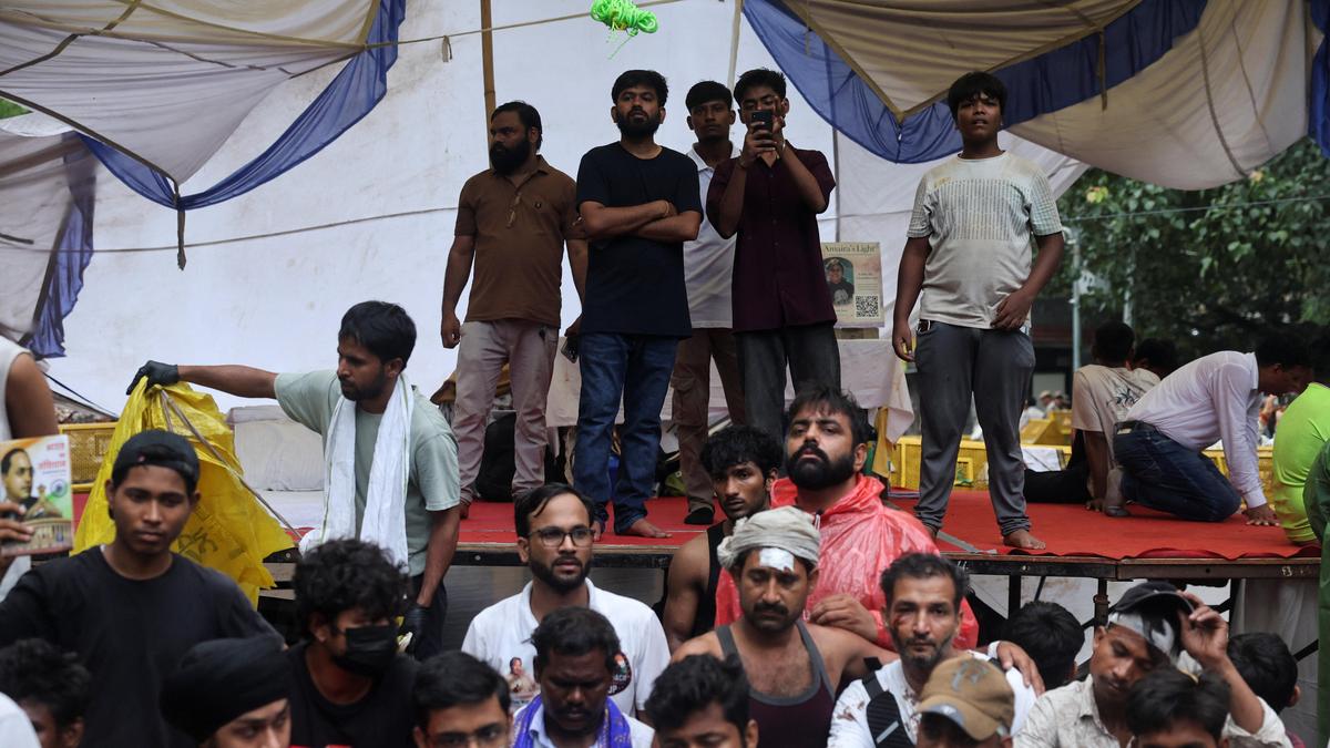 دہلی میں محاصرہ: طلبہ کی تحریک نے حکومت کو مذاکرات کی میز پر آنے پر مجبور کر دیا