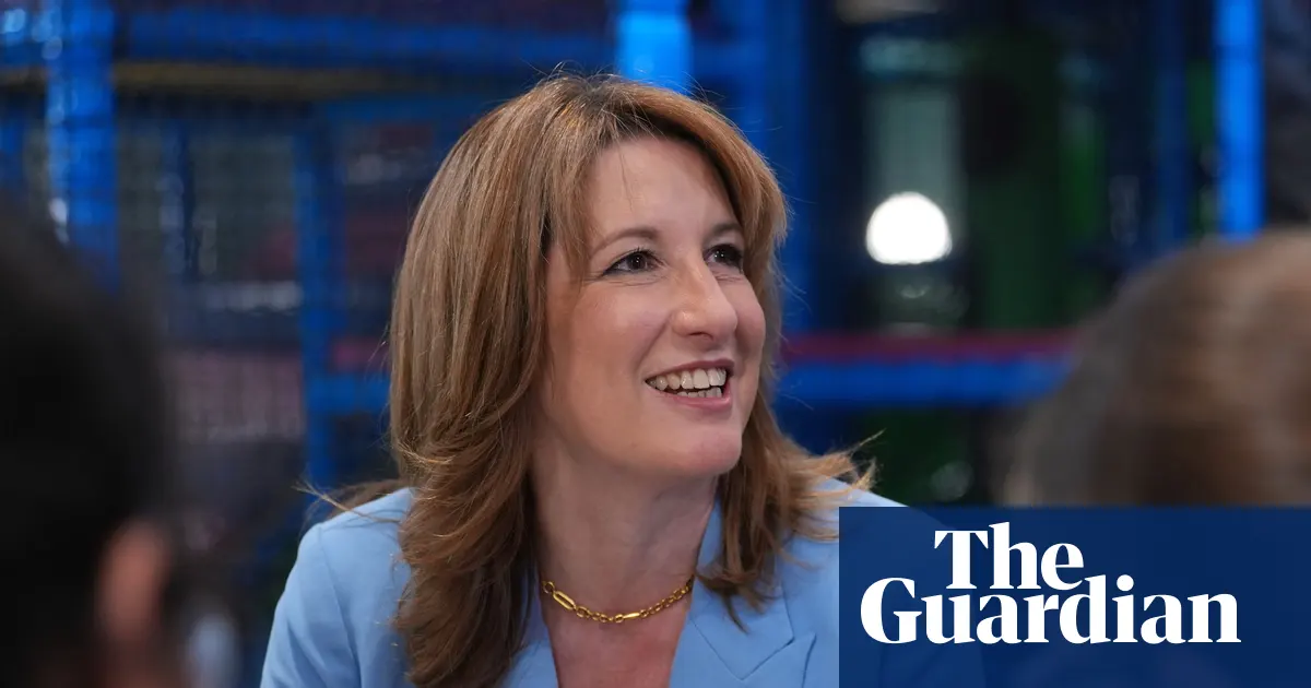 لیبر پارٹی میں خزانے کے کنٹرول پر خانہ جنگی شروع، Keir Starmer کی گرفت کمزور پڑ گئی