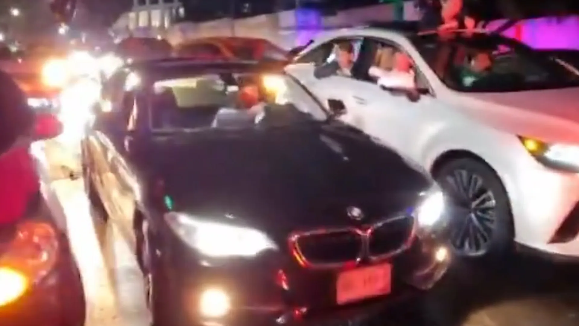 نفسیاتی جنگ: ناک آؤٹ مقابلے سے پہلے میکسیکو کے مداحوں نے ایکواڈور کے کھلاڑیوں کی نیند اڑا دی