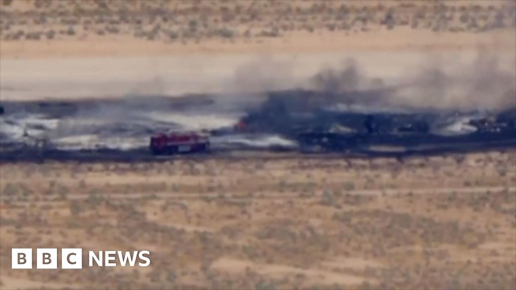 کیلیفورنیا میں B-52 بمبار طیارے کا المناک حادثہ، Air Force نے فوری تحقیقات شروع کر دیں