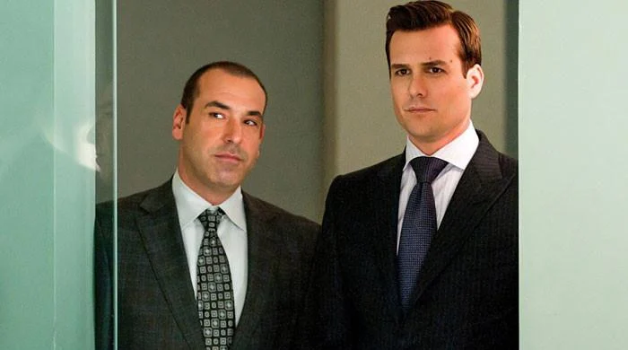 Rick Hoffman نے Louis Litt کے روپ سے نکل کر ایک نئی اور حیران کن تبدیلی اپنا لی