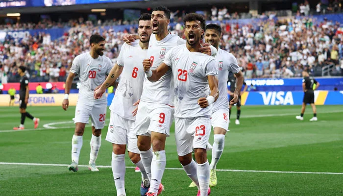 میدان میں تناؤ: ایران World Cup کے لیے امریکہ کی سفری پابندیوں کو چیلنج کرے گا