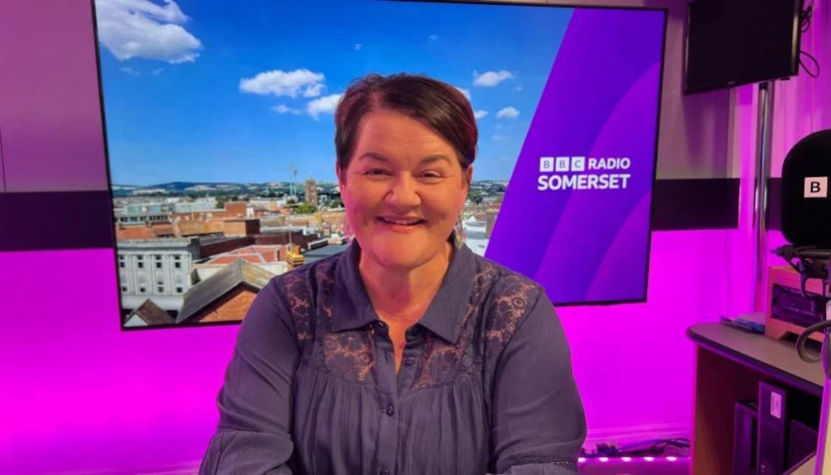 ایک خاموش مائیکروفون: معروف BBC براڈکاسٹر Emma Britton 52 برس کی عمر میں انتقال کر گئیں
