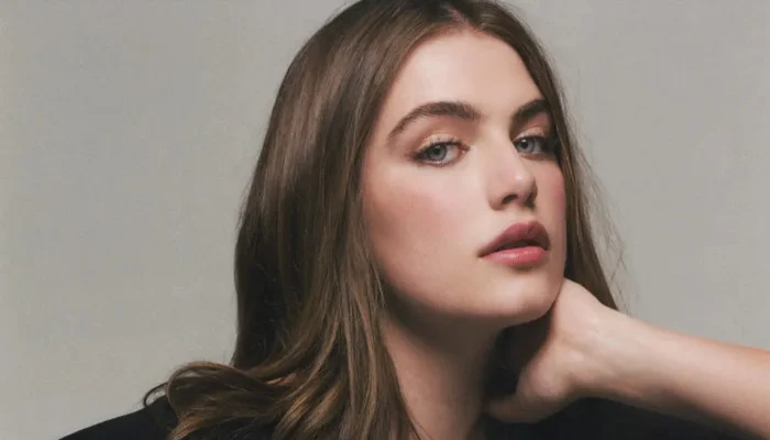 Ella Bright کی ترقی: سکرین سے Rare Beauty کے چہرے تک