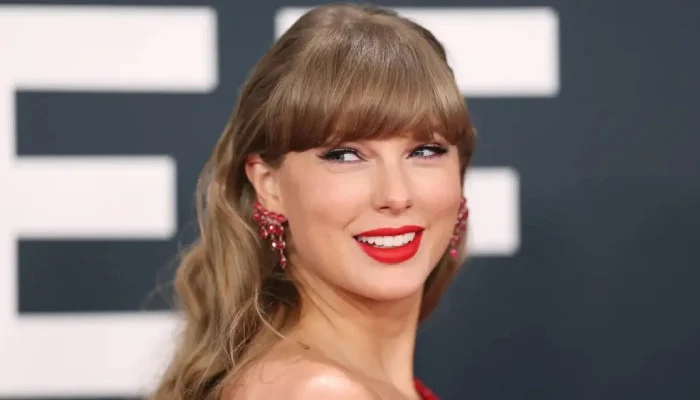 گارڈن کے اندر: Taylor Swift اور Travis Kelce کی یادگار شادی کے پُرسکون عہد و پیمان