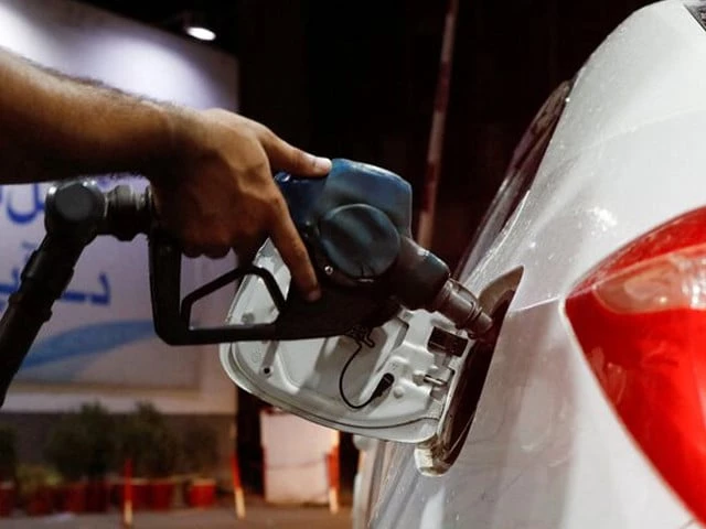 پاکستان میں ایندھن کی قیمتوں میں بڑی کمی، امریکہ اور ایران کے درمیان سفارتی کامیابی کے بعد