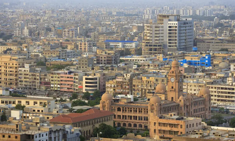 کراچی کی شہری بدحالی: EIU انڈیکس نے پاکستان کے معاشی مرکز میں ڈھانچے کی تباہی کو بے نقاب کر دیا